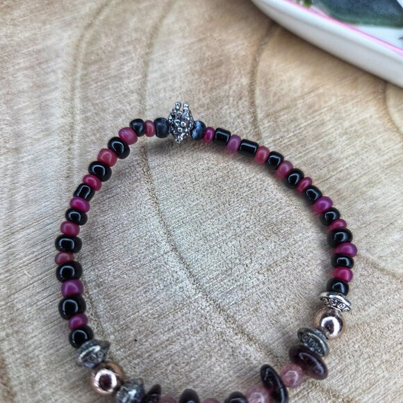 Garnet & Strawberry Quartz Gemstone Bracelet – Grounded Feminine Energy - Picture 3 of 7